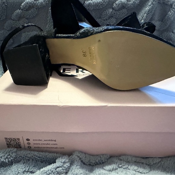 Velvet Block Heeled Shoes - Picture 2 of 3